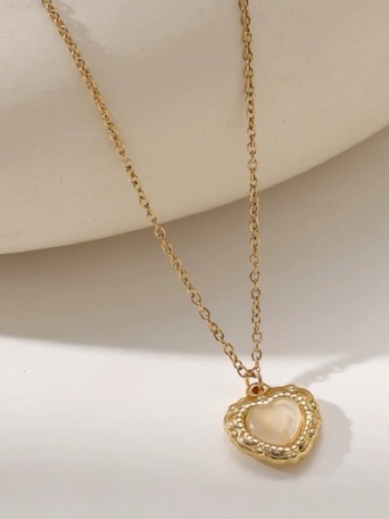 Anthropologie Jewelry - Gold Tone Heart Pendant Necklace